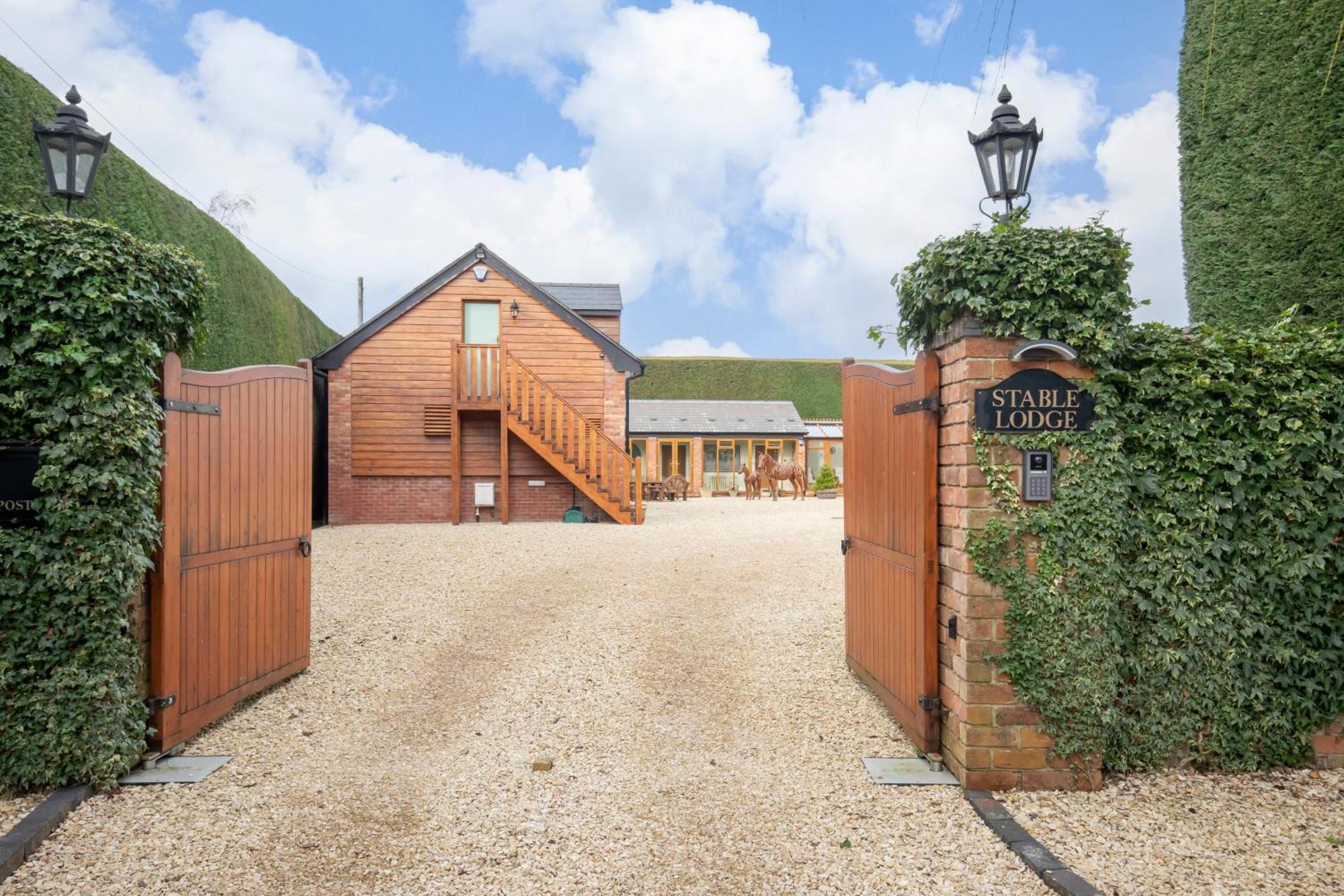 Stable Lodge - Boutique Bed & Breakfast Shurdington Eksteriør bilde